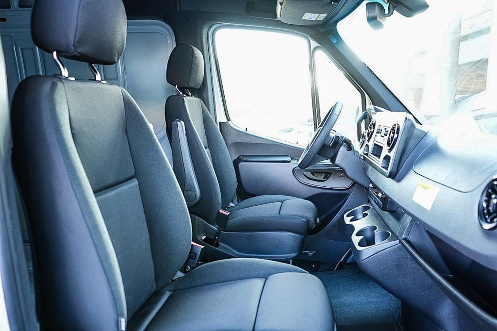 Thumbnail: 2026 Mercedes-Benz Sprinter - 9