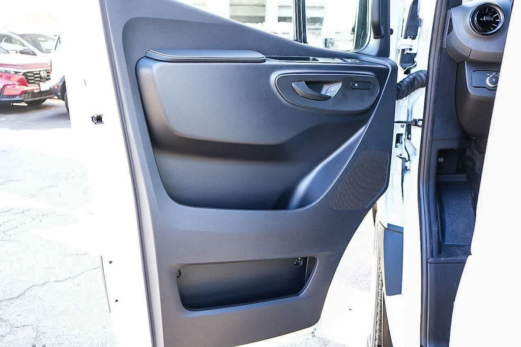 Thumbnail: 2026 Mercedes-Benz Sprinter - 23