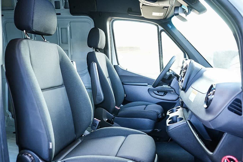 Thumbnail: 2026 Mercedes-Benz Sprinter - 8