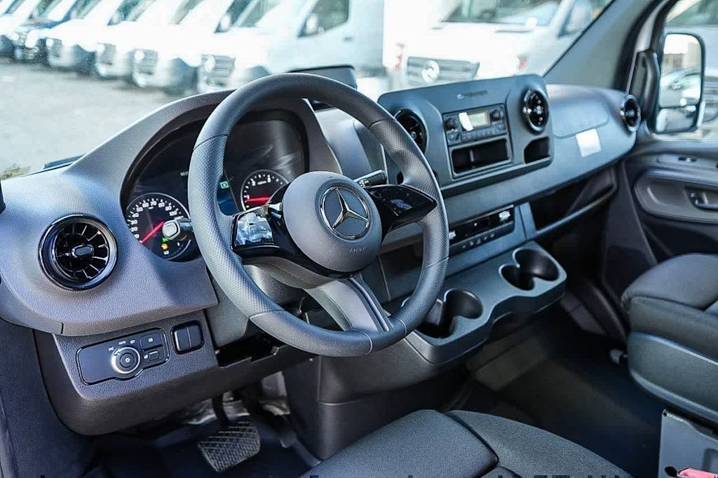 Thumbnail: 2026 Mercedes-Benz Sprinter - 2