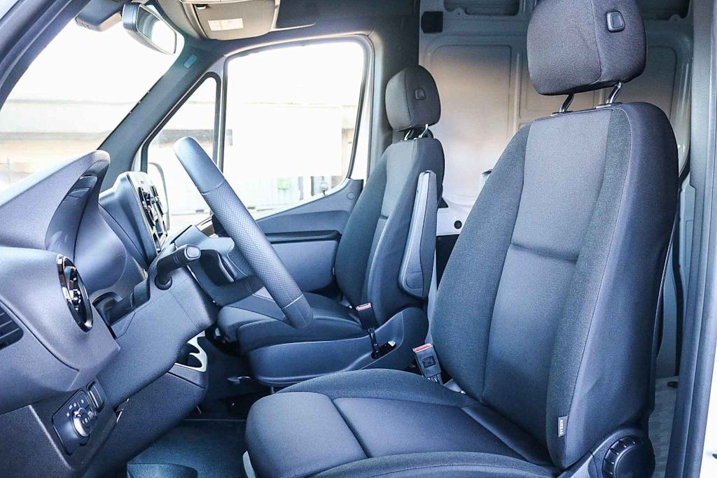 Thumbnail: 2026 Mercedes-Benz Sprinter - 11
