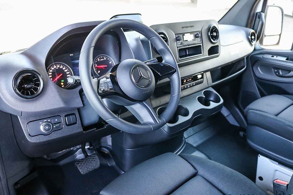 Thumbnail: 2026 Mercedes-Benz Sprinter - 2