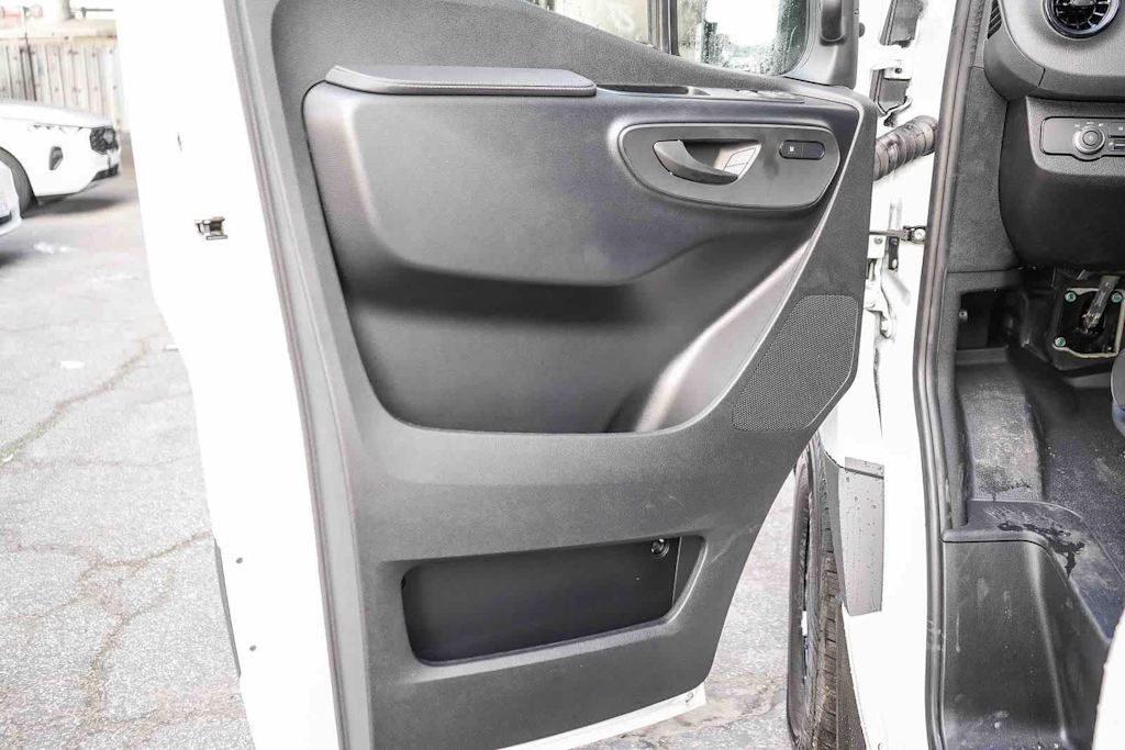 Thumbnail: 2026 Mercedes-Benz Sprinter - 22