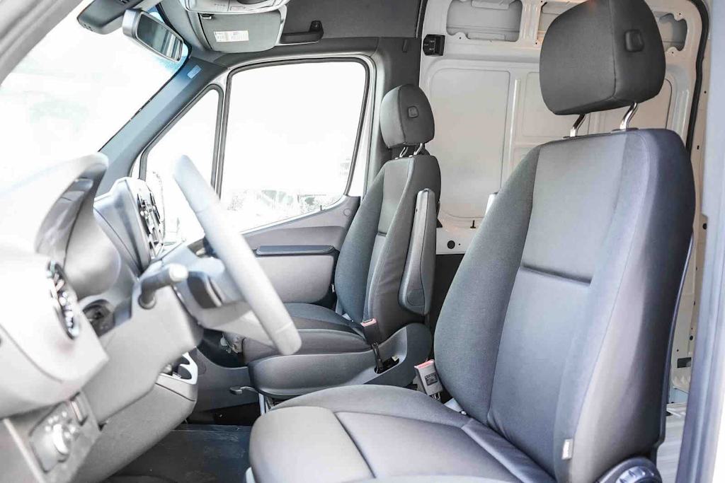 Thumbnail: 2026 Mercedes-Benz Sprinter - 11