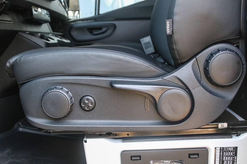 Thumbnail: 2025 Mercedes-Benz Sprinter - 22