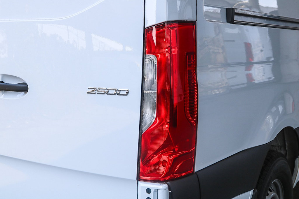 Thumbnail: 2025 Mercedes-Benz Sprinter - 19