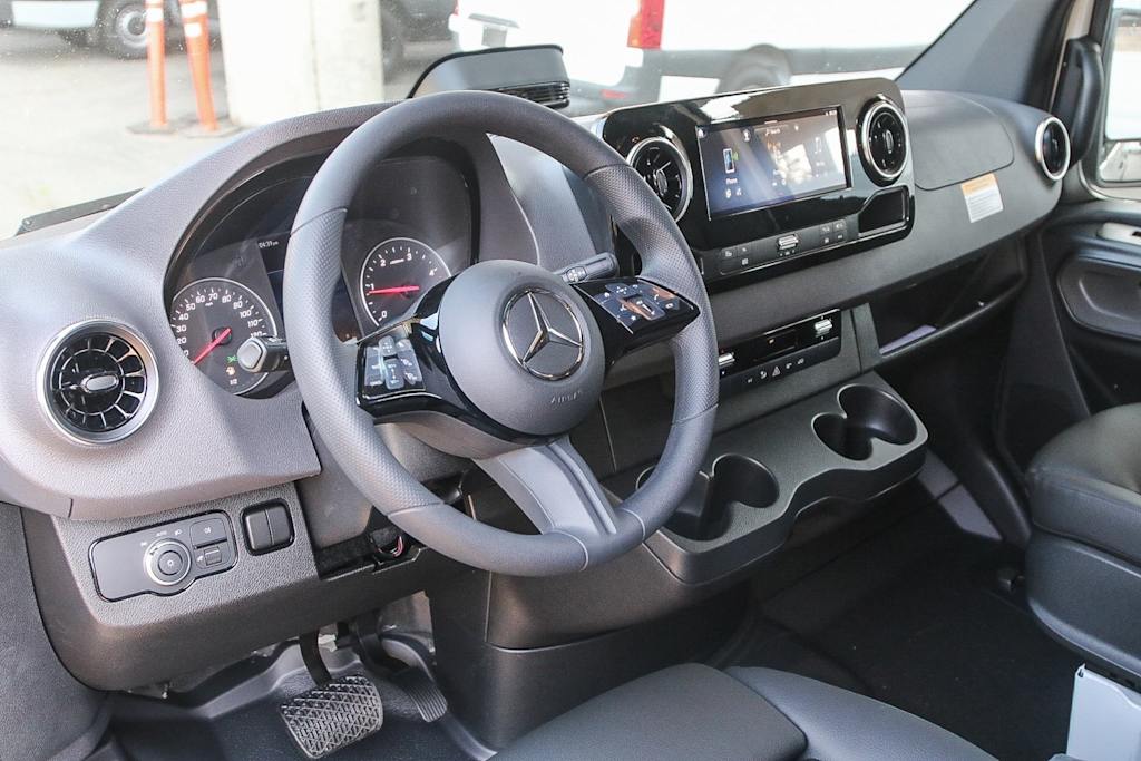 Thumbnail: 2025 Mercedes-Benz Sprinter - 2