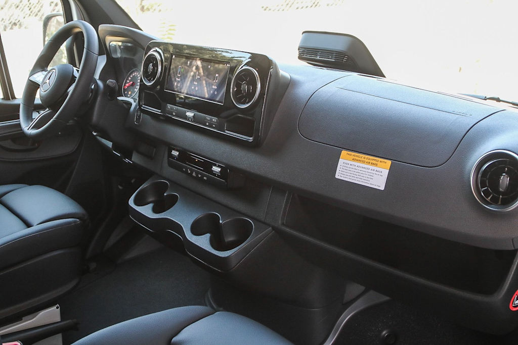 Thumbnail: 2025 Mercedes-Benz Sprinter - 9