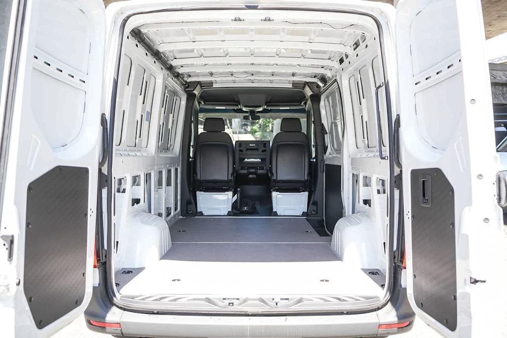 Thumbnail: 2025 Mercedes-Benz Sprinter - 29