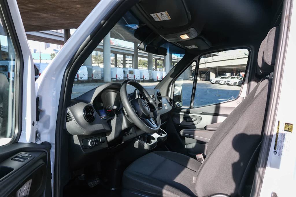 Thumbnail: 2023 Mercedes-Benz Sprinter - 10