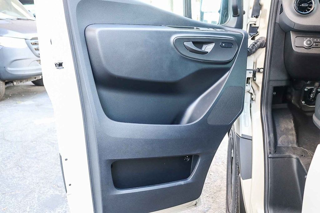 Thumbnail: 2025 Mercedes-Benz Sprinter - 23