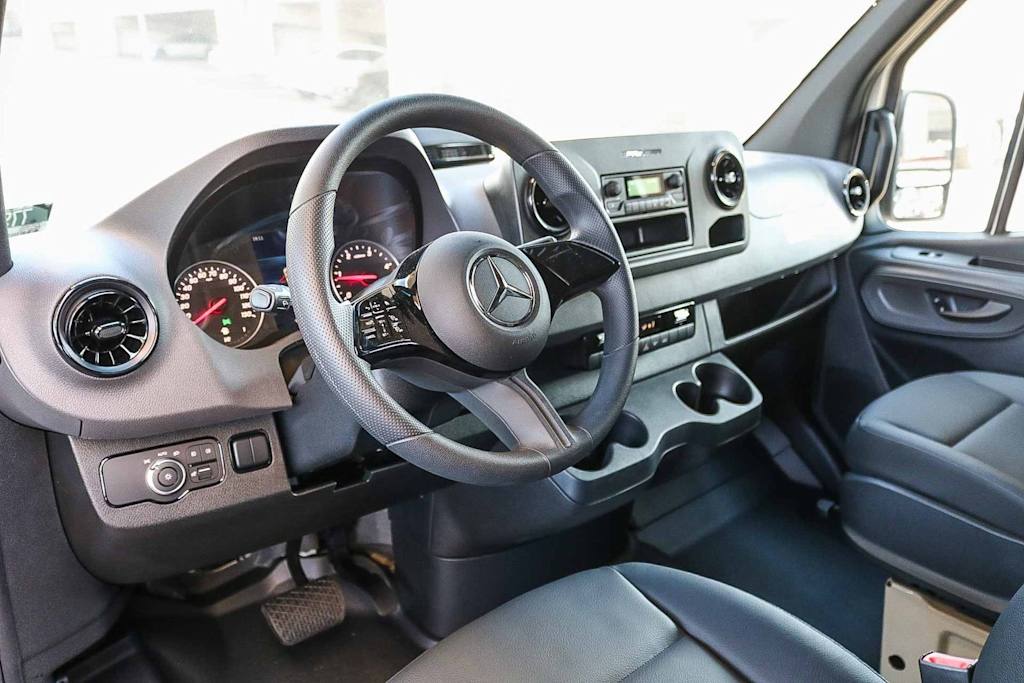 Thumbnail: 2025 Mercedes-Benz Sprinter - 2
