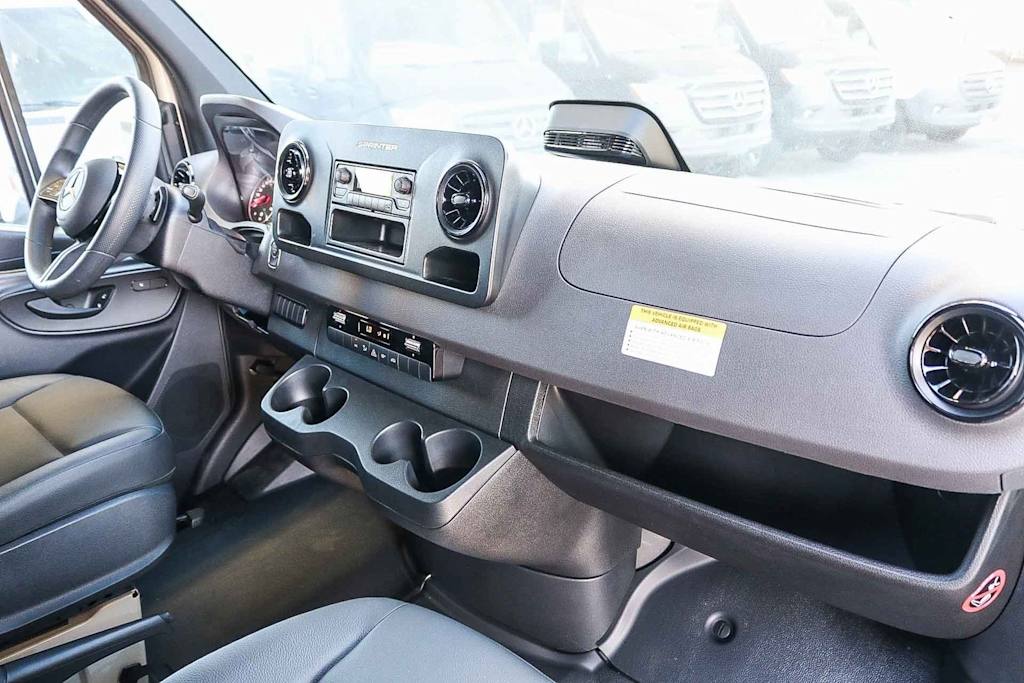 Thumbnail: 2025 Mercedes-Benz Sprinter - 9