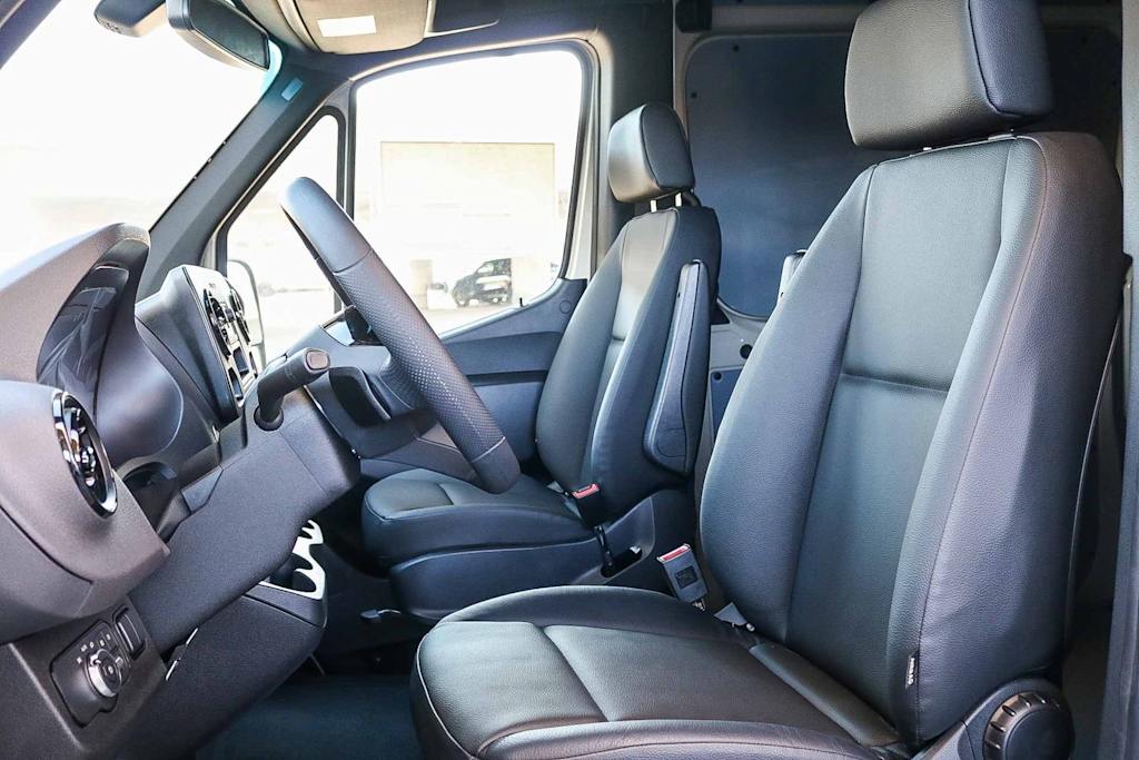 Thumbnail: 2025 Mercedes-Benz Sprinter - 11