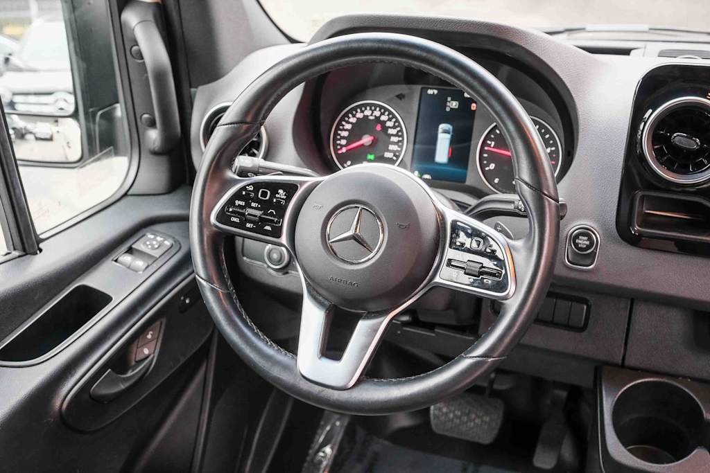 Thumbnail: 2024 Mercedes-Benz Sprinter - 9