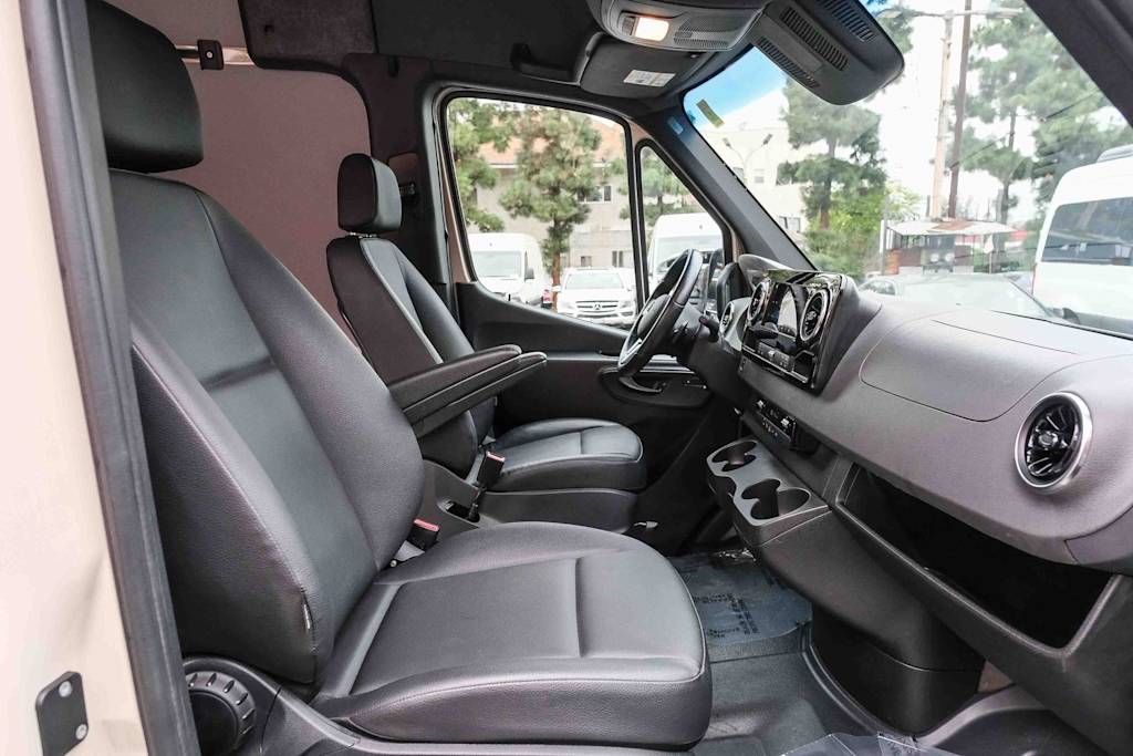 Thumbnail: 2024 Mercedes-Benz Sprinter - 10