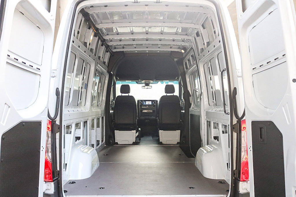 Thumbnail: 2025 Mercedes-Benz Sprinter - 12