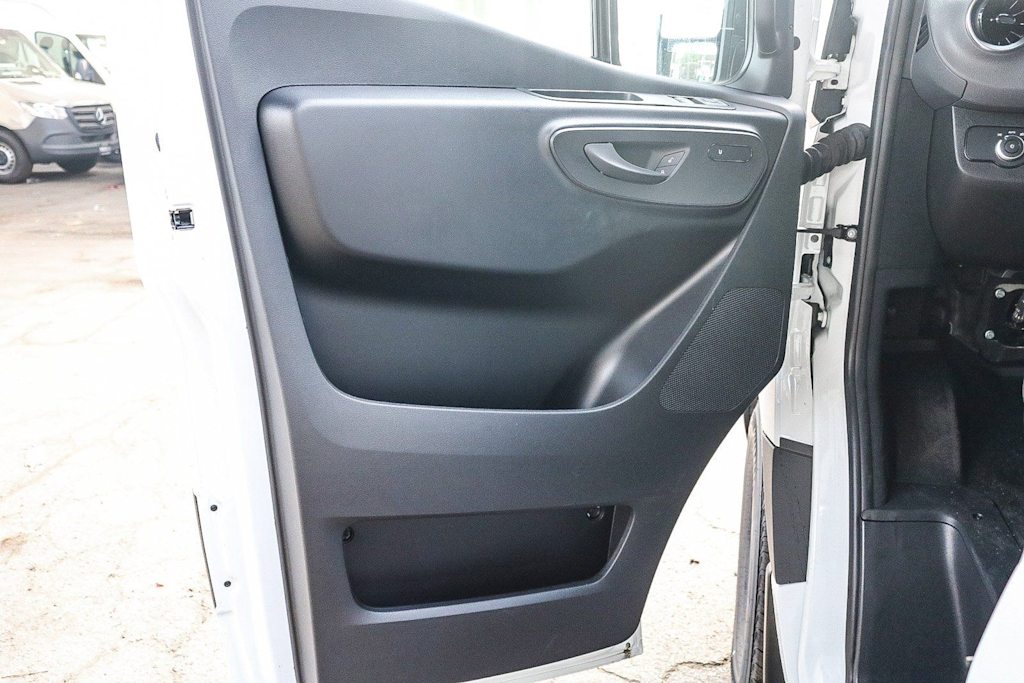 Thumbnail: 2025 Mercedes-Benz Sprinter - 23