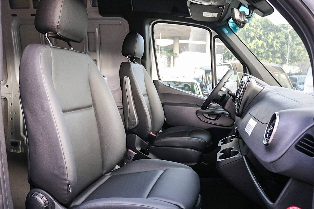 Thumbnail: 2025 Mercedes-Benz Sprinter - 10