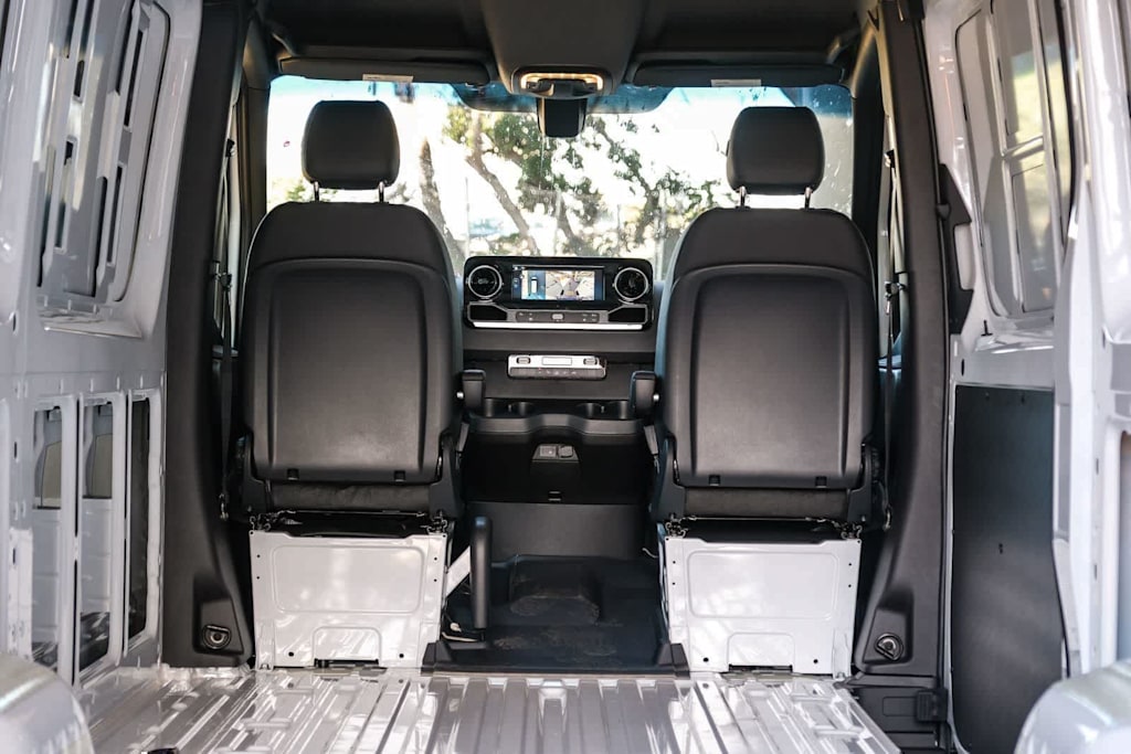 Thumbnail: 2026 Mercedes-Benz Sprinter - 10