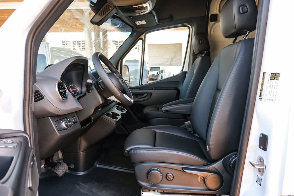 Thumbnail: 2026 Mercedes-Benz Sprinter - 30