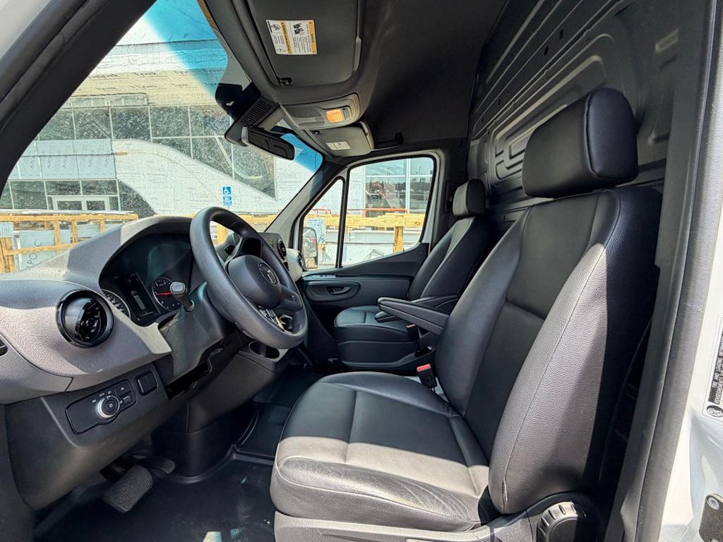 Thumbnail: 2024 Mercedes-Benz Sprinter - 3