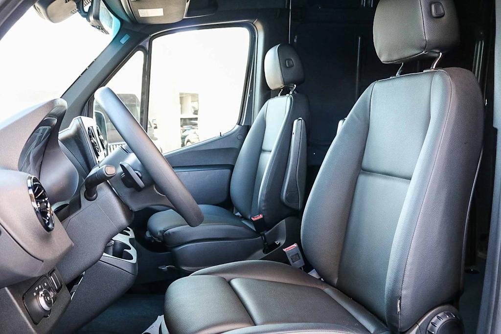 Thumbnail: 2024 Mercedes-Benz Sprinter - 11