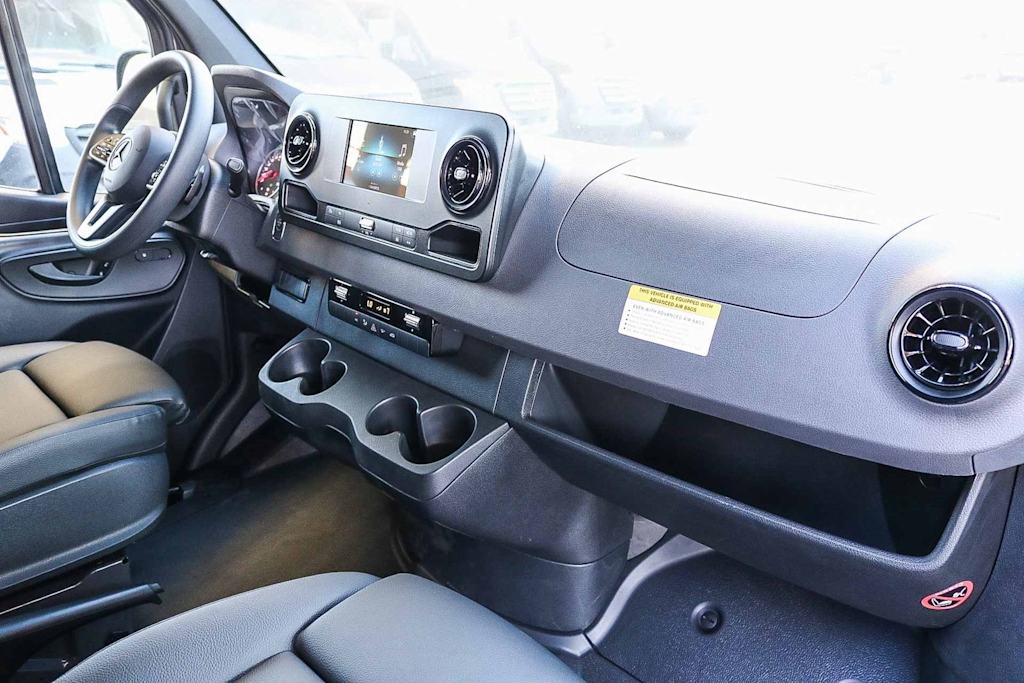 Thumbnail: 2024 Mercedes-Benz Sprinter - 9