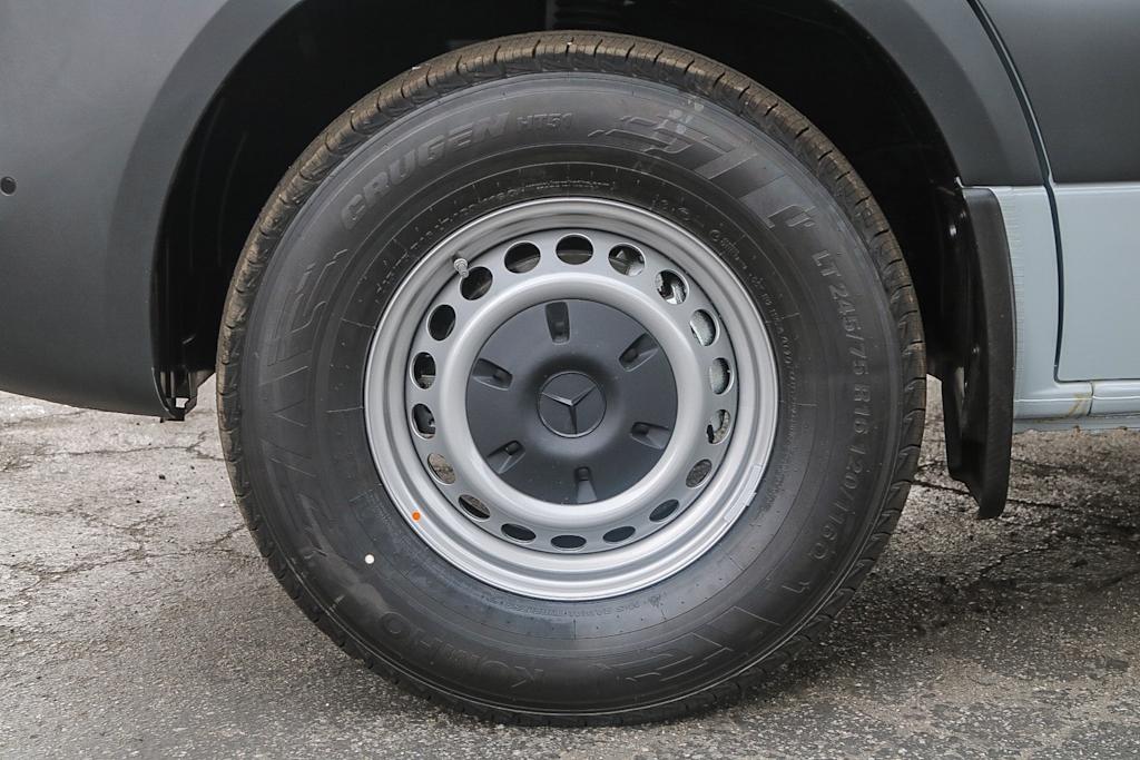 Thumbnail: 2025 Mercedes-Benz Sprinter - 21