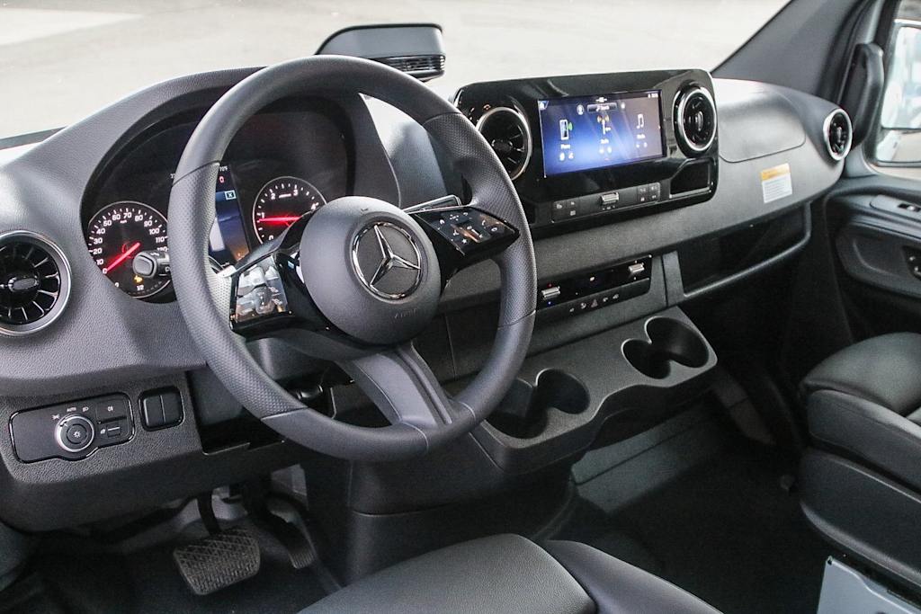 Thumbnail: 2025 Mercedes-Benz Sprinter - 2