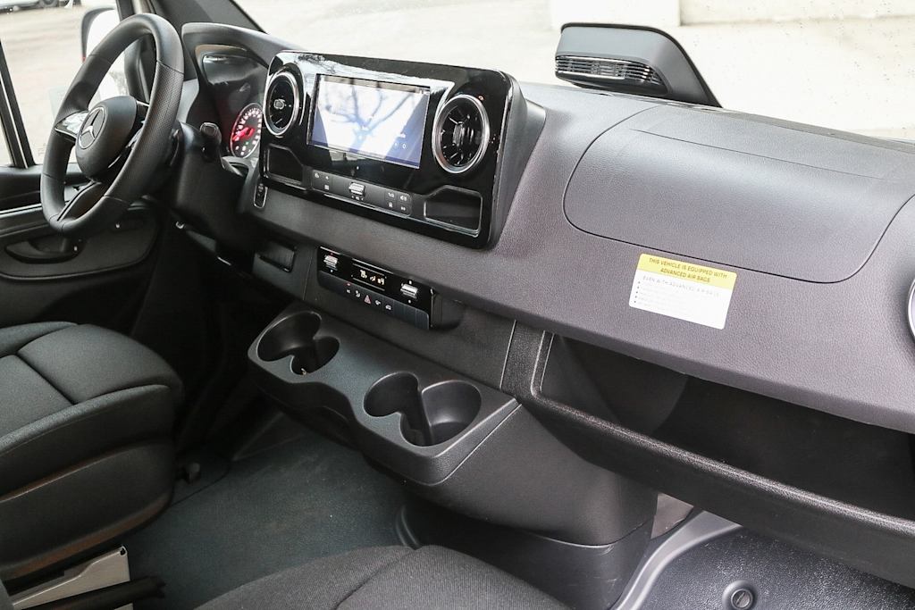 Thumbnail: 2025 Mercedes-Benz Sprinter - 9