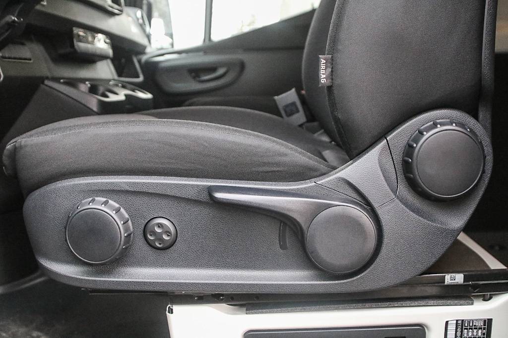 Thumbnail: 2025 Mercedes-Benz Sprinter - 21