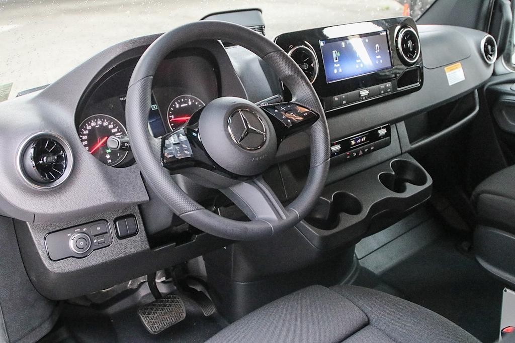 Thumbnail: 2025 Mercedes-Benz Sprinter - 2
