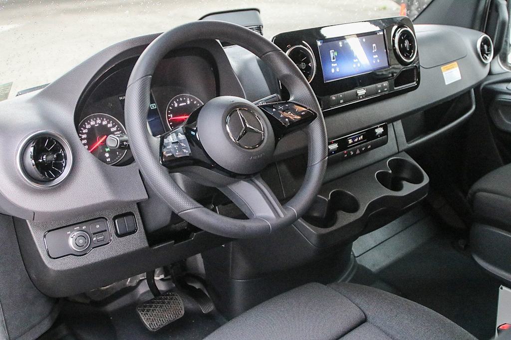 Thumbnail: 2025 Mercedes-Benz Sprinter - 2