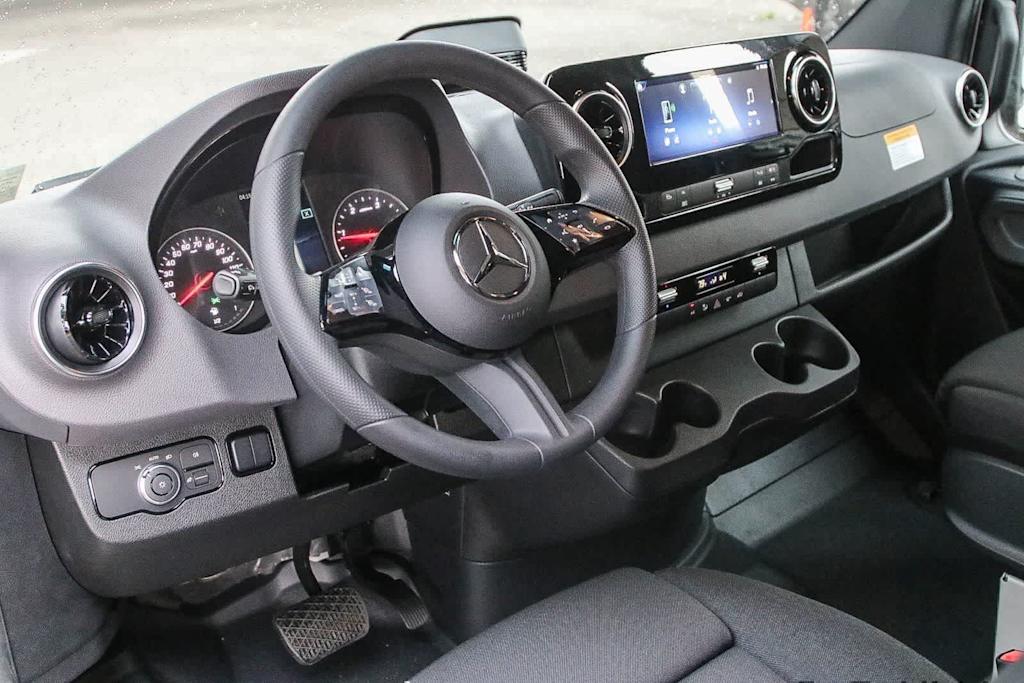 Thumbnail: 2025 Mercedes-Benz Sprinter - 2