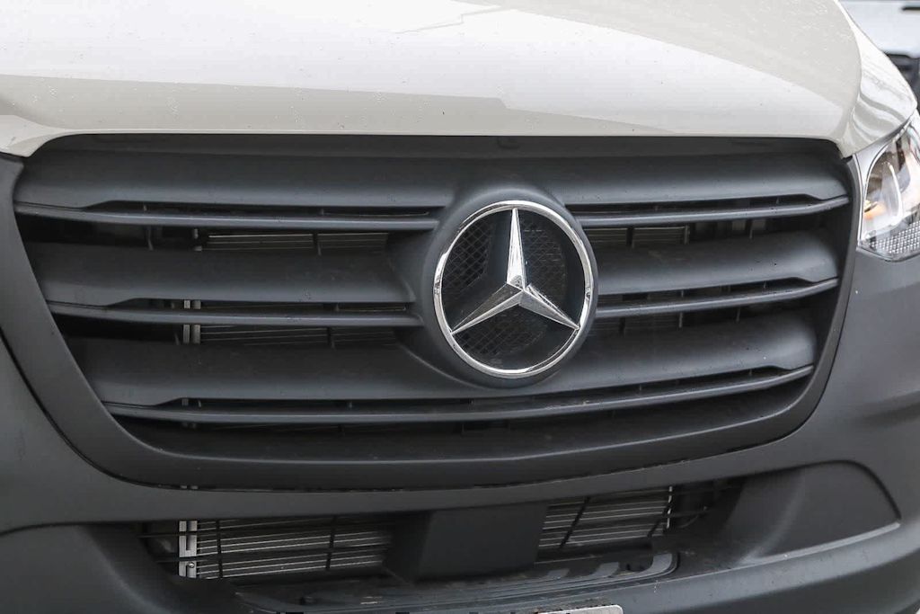 Thumbnail: 2025 Mercedes-Benz Sprinter - 17