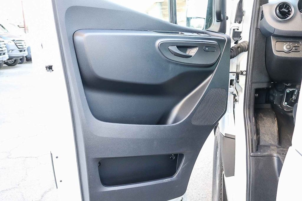 Thumbnail: 2025 Mercedes-Benz Sprinter - 24