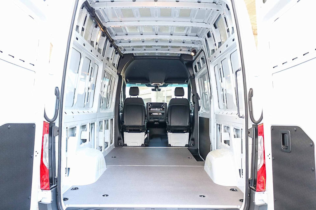 Thumbnail: 2025 Mercedes-Benz Sprinter - 12