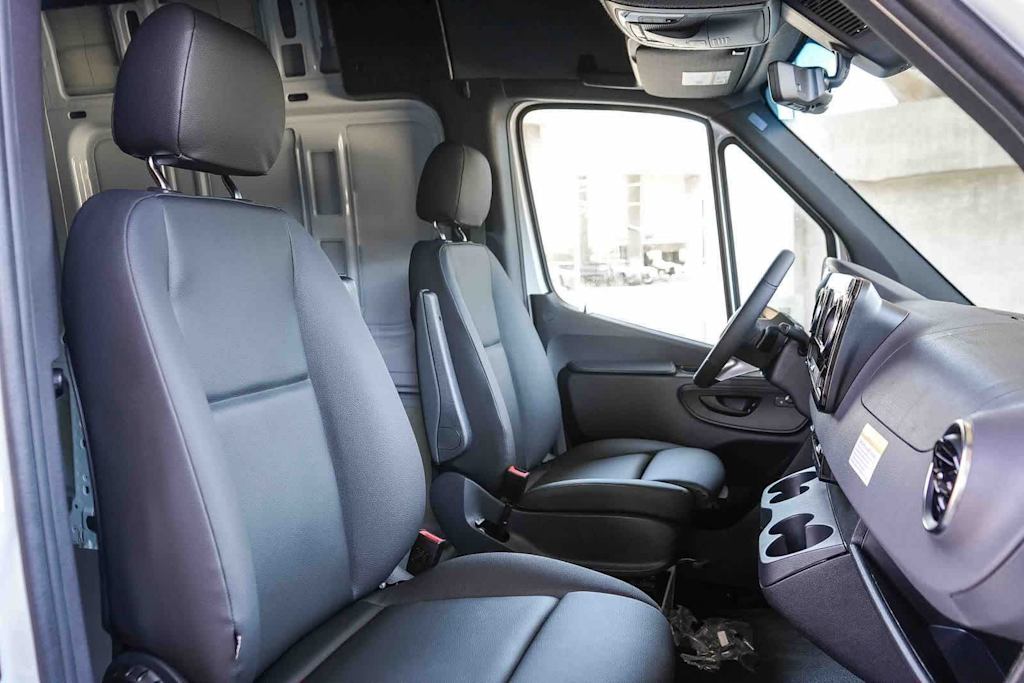 Thumbnail: 2026 Mercedes-Benz Sprinter - 10