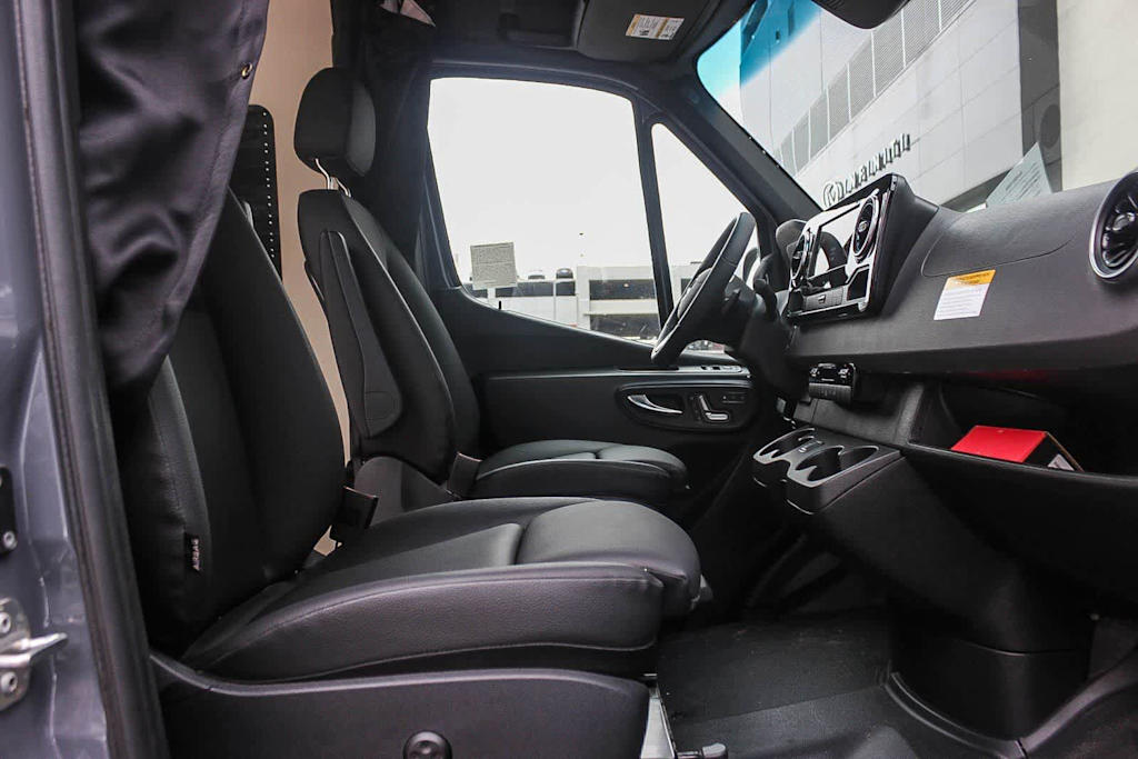 Thumbnail: 2023 Mercedes-Benz Sprinter - 9