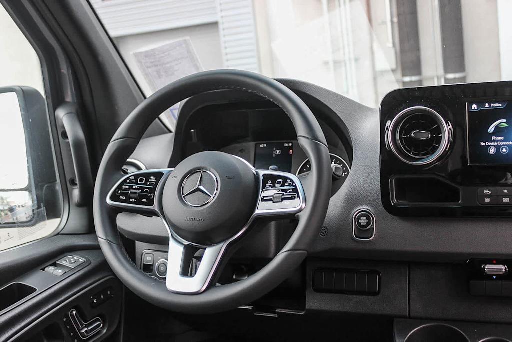 Thumbnail: 2023 Mercedes-Benz Sprinter - 8