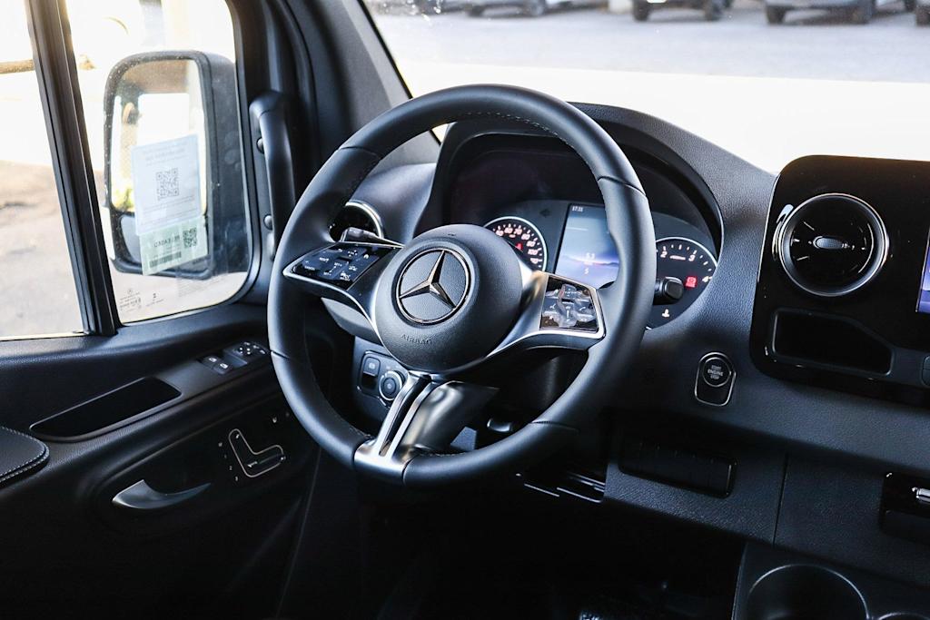 Thumbnail: 2026 Mercedes-Benz Sprinter - 9