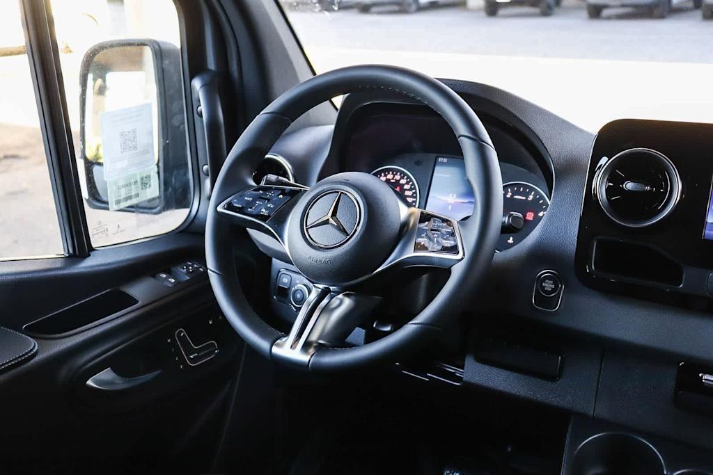 Thumbnail: 2026 Mercedes-Benz Sprinter - 9