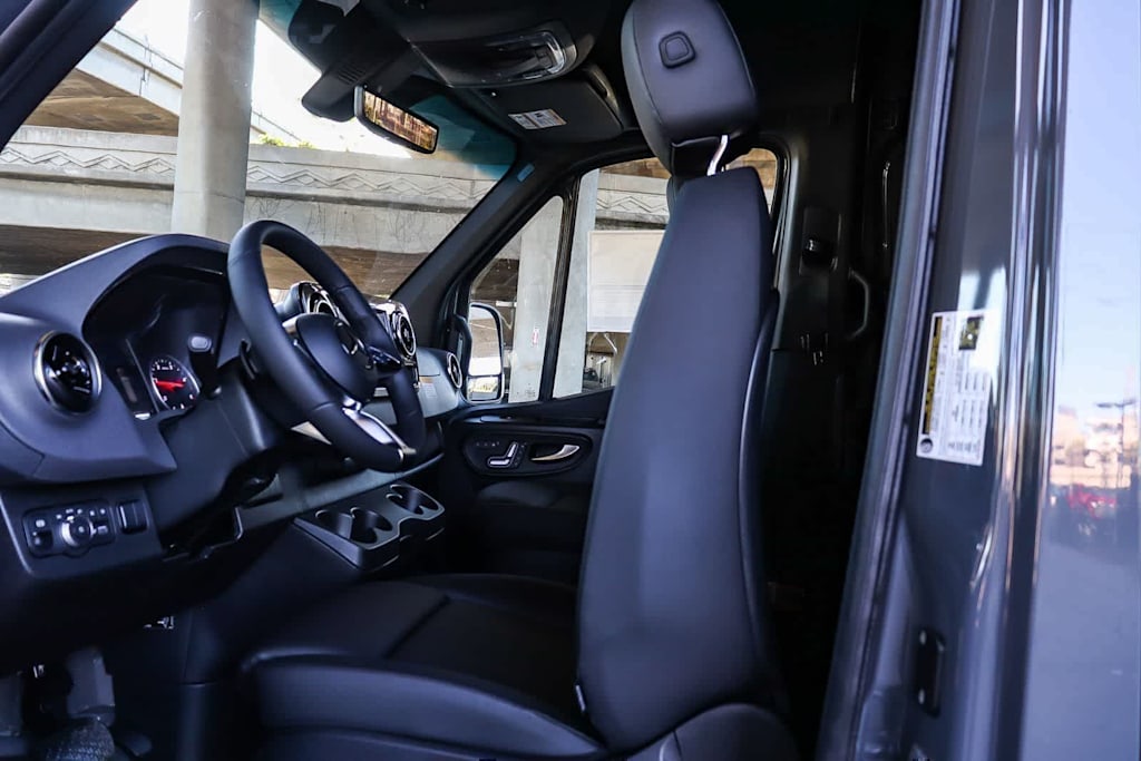Thumbnail: 2026 Mercedes-Benz Sprinter - 11