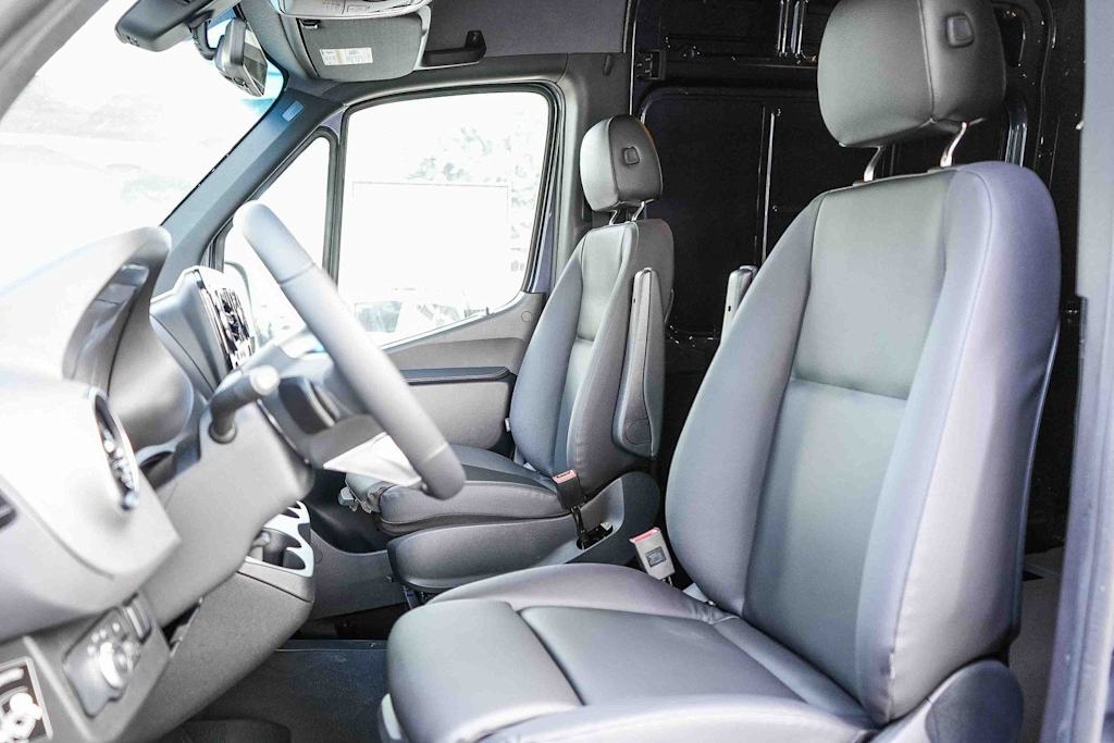 Thumbnail: 2026 Mercedes-Benz Sprinter - 10
