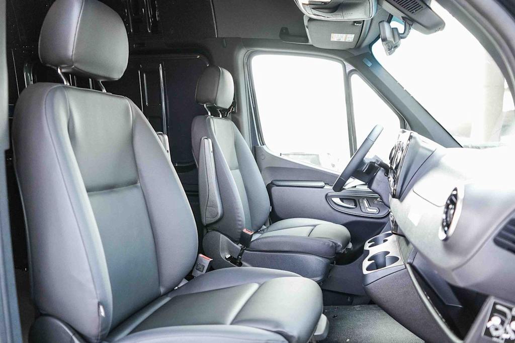 Thumbnail: 2026 Mercedes-Benz Sprinter - 9