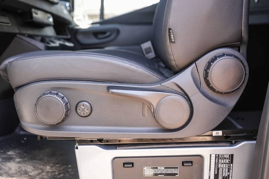 Thumbnail: 2025 Mercedes-Benz Sprinter - 25