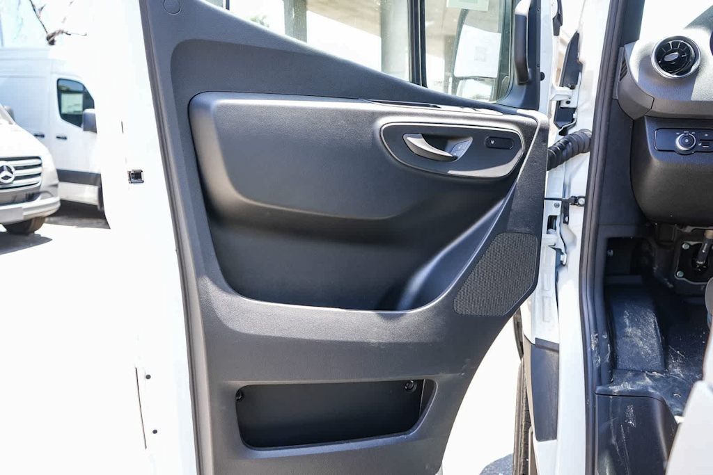 Thumbnail: 2025 Mercedes-Benz Sprinter - 24