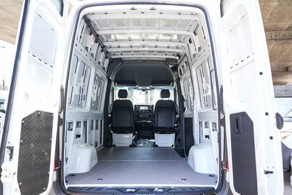 Thumbnail: 2025 Mercedes-Benz Sprinter - 27
