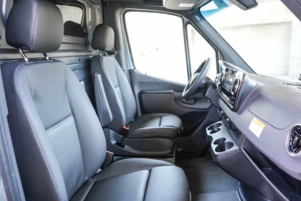 Thumbnail: 2026 Mercedes-Benz Sprinter - 10